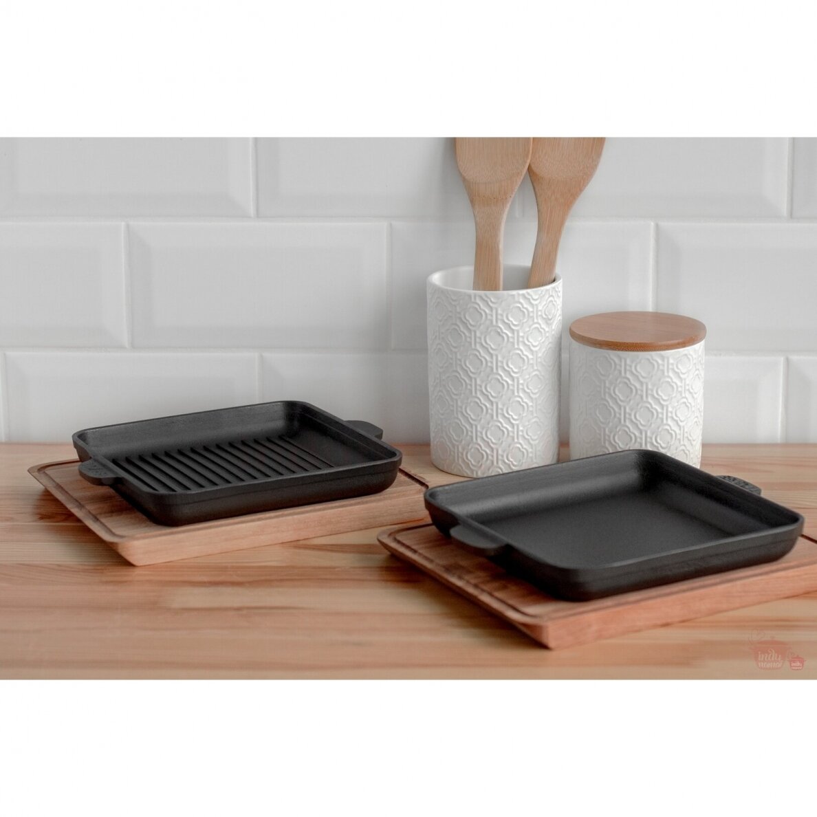 Cast iron grill pan with wooden tray "HoReCa" 18x18 cm 11 Cast iron grill pan with wooden tray "HoReCa" 18x18 cm 11