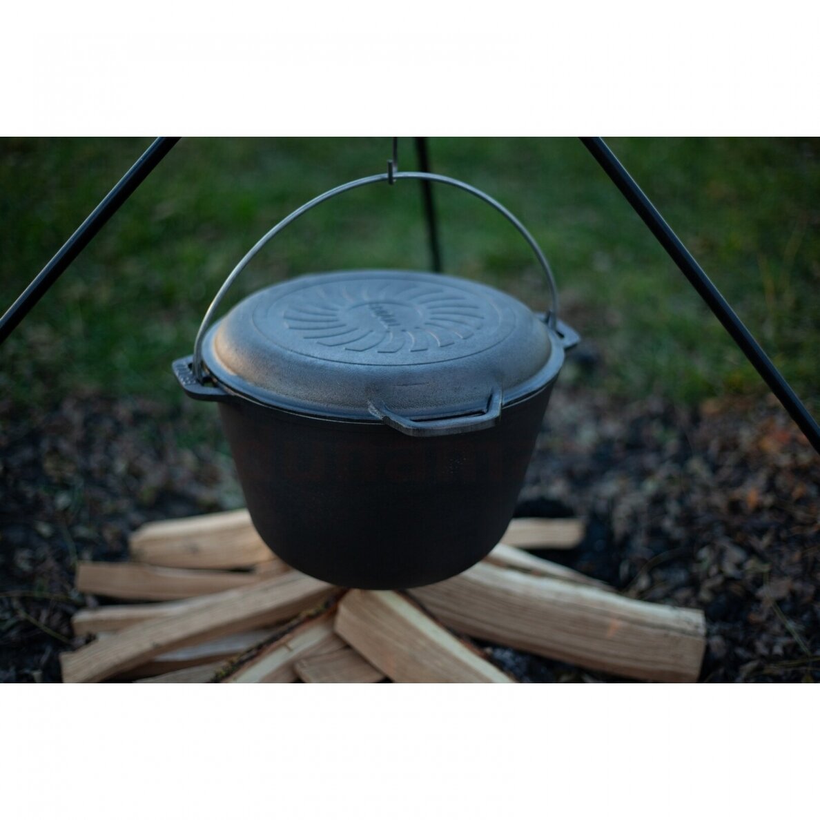 Сauldron tourist cast-iron with a cast-iron lid - frying pan Brizoll 8l 11 Сauldron tourist cast-iron with a cast-iron lid - frying pan Brizoll 8l 11