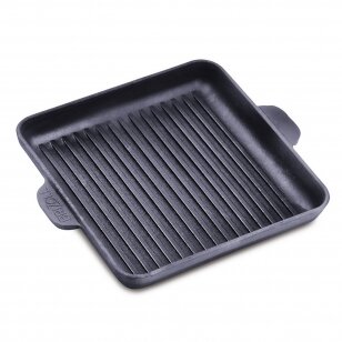 Ketaus grill keptuvė su mediniu padėklu Brizoll "HoReCa" 18x18 cm Ketaus grill keptuvė su mediniu padėklu Brizoll "HoReCa" 18x18 cm