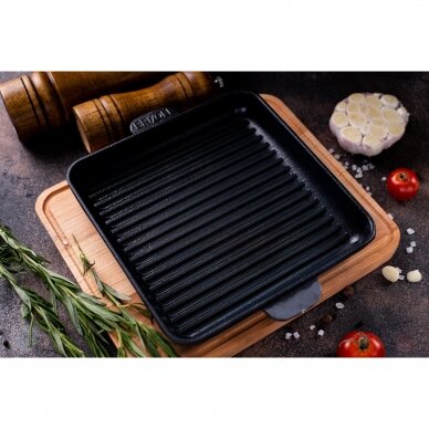 Ketaus grill keptuvė su mediniu padėklu Brizoll "HoReCa" 18x18 cm 14