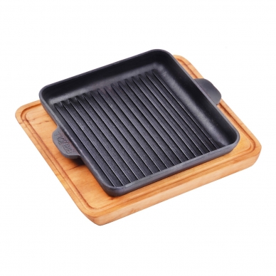 Ketaus grill keptuvė su mediniu padėklu Brizoll "HoReCa" 18x18 cm