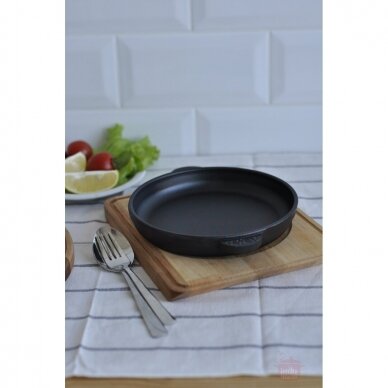 Valurauast praepann koos puidust kandikuga "HoReCa" 20 cm 3 Valurauast praepann koos puidust kandikuga "HoReCa" 20 cm 3