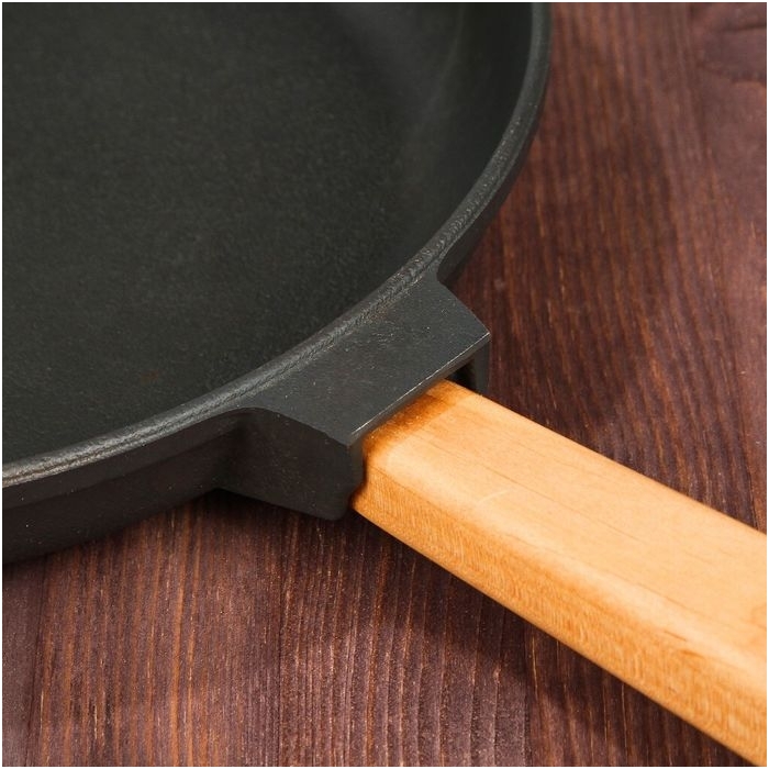 Ketaus keptuvė su nuimama rankena Brizoll 24cm 2
